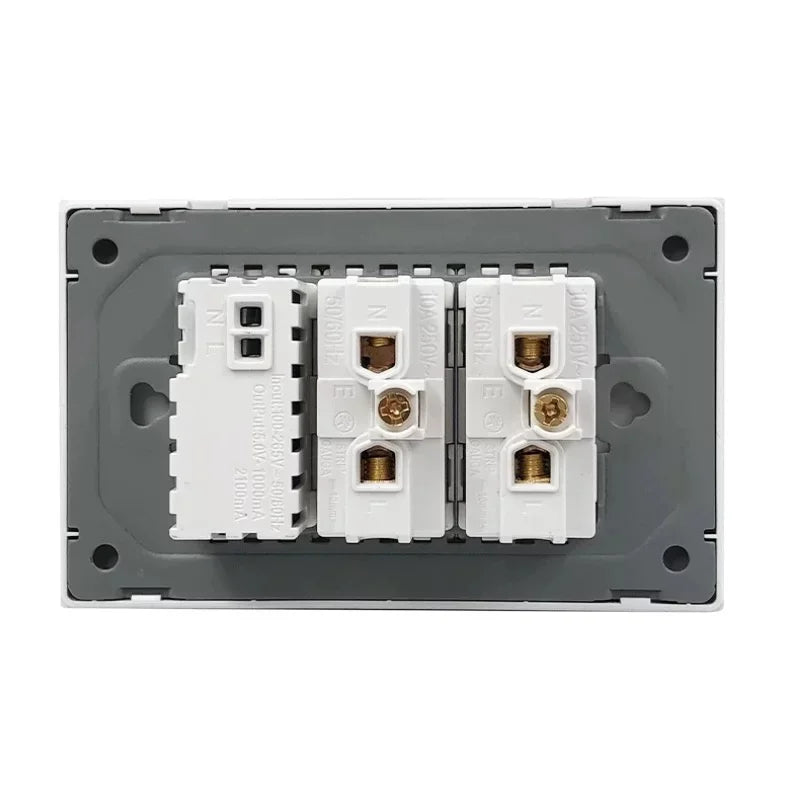Tomada Dupla 10A + USB 5V 2A Padrão C & EE com Acabamento Espelhado