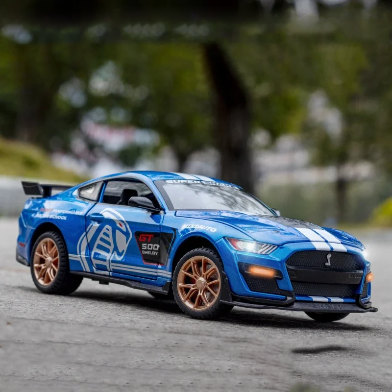 Miniatura Ford Mustang Shelby GT500 1:24 em Liga Metálica